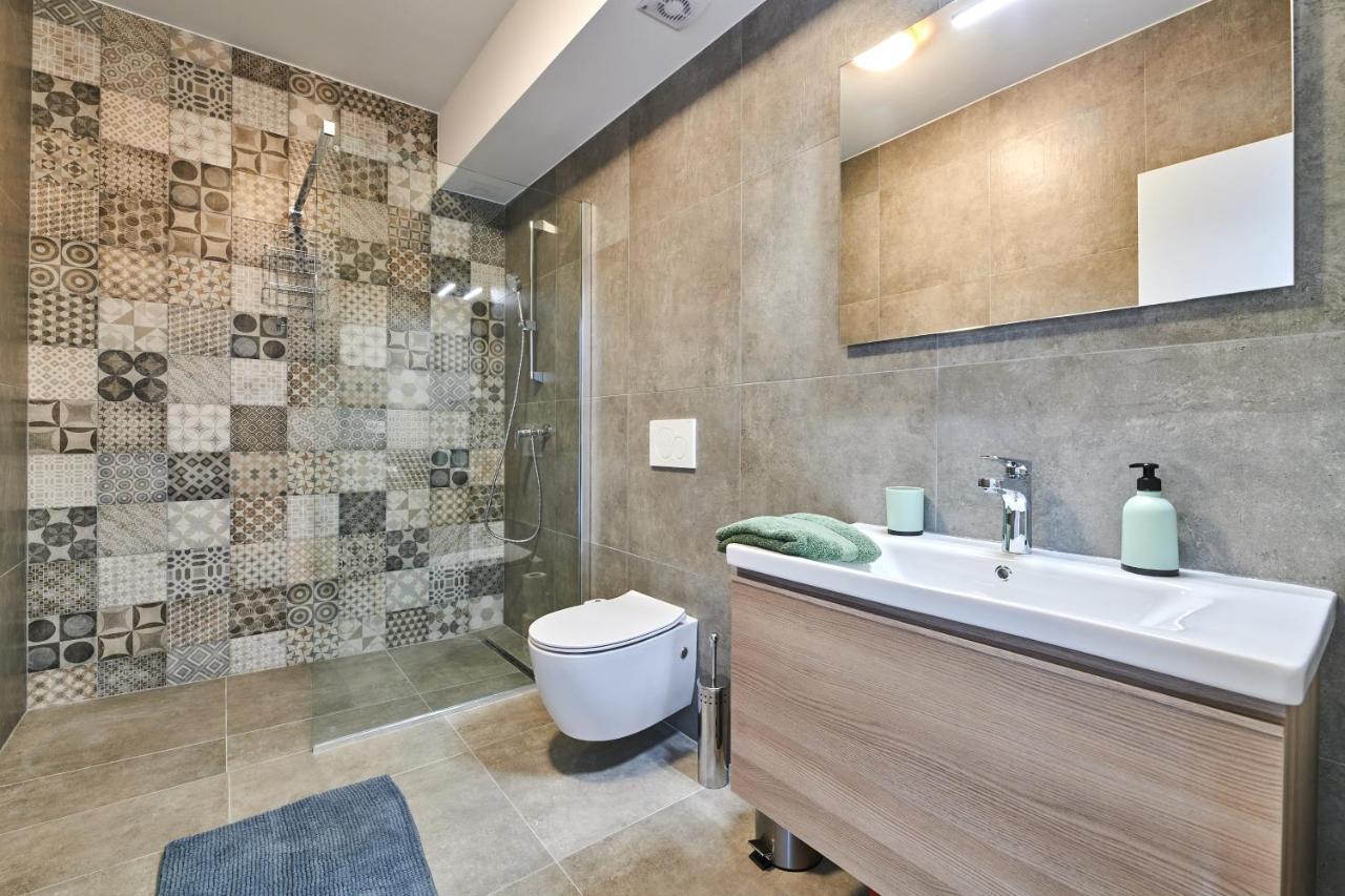 אומאג Apartmani Ivana מראה חיצוני תמונה