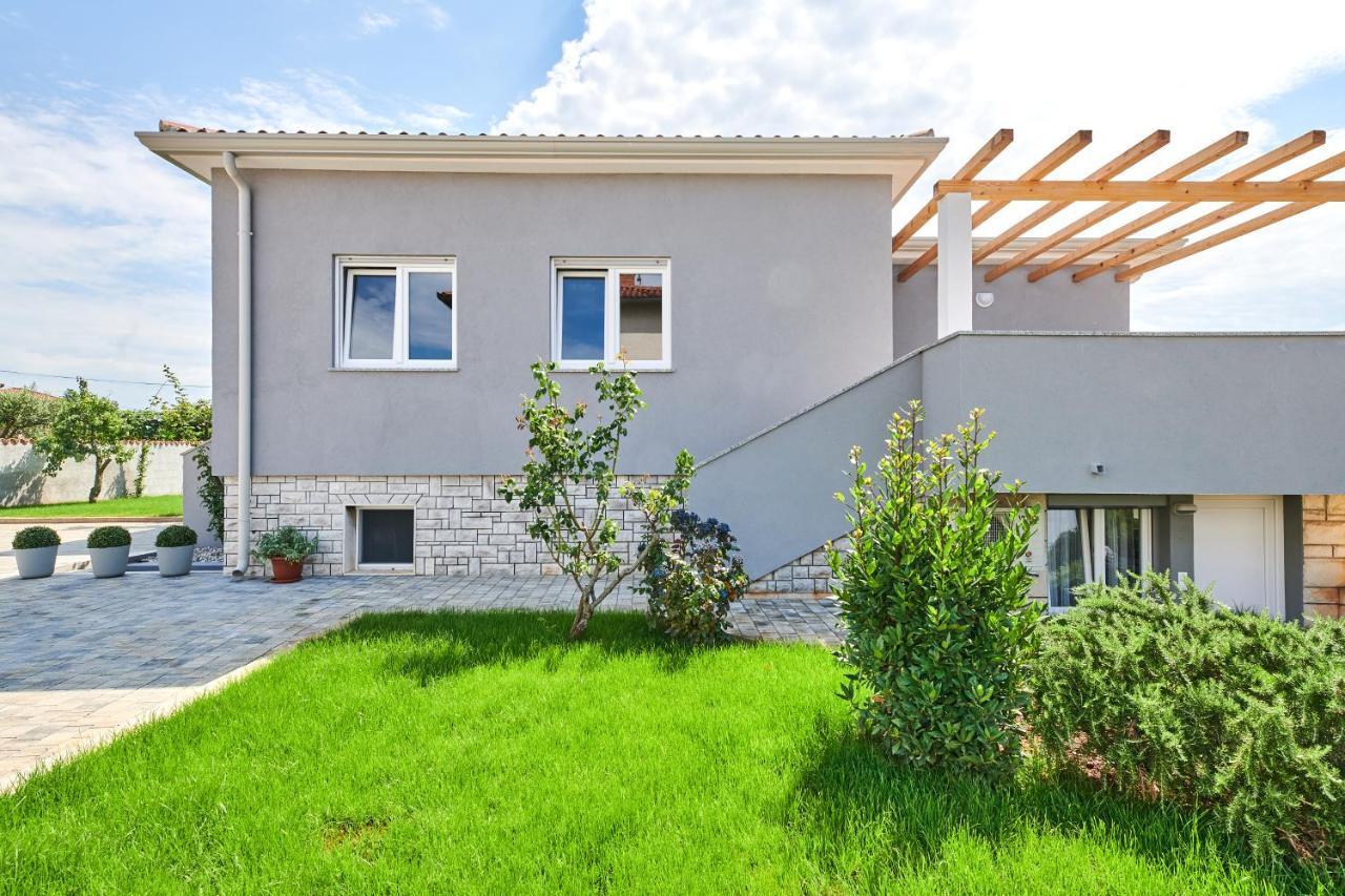 אומאג Apartmani Ivana מראה חיצוני תמונה